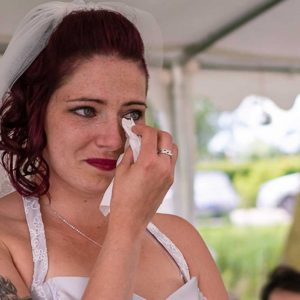 émotion de mariée lors de la cérémonie laïque, Steenvoorde
